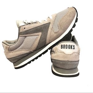 Brooks Heritage Women's Chariot Athletic Grey/White Sneaker 8 B (M)